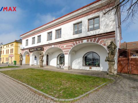 Prodej rodinného domu, Dašice, náměstí T. G. Masaryka, 450 m2
