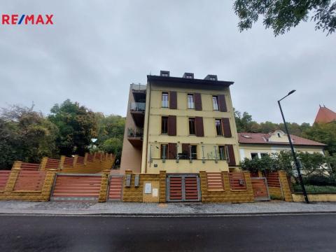 Prodej bytu 5+kk, Praha - Dejvice, V Šáreckém údolí, 155 m2