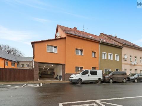 Prodej rodinného domu, Hostomice, Školní náměstí, 345 m2