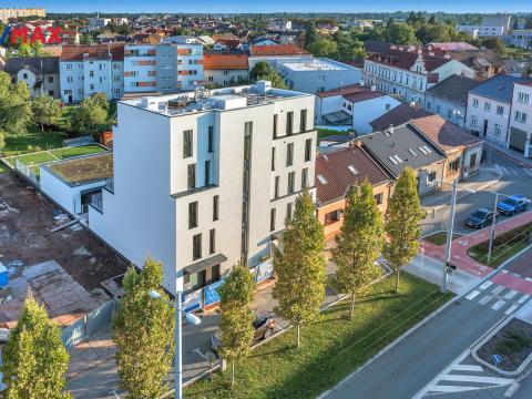 Prodej bytu 2+kk, Hradec Králové - Pražské Předměstí, Gočárova třída, 54 m2