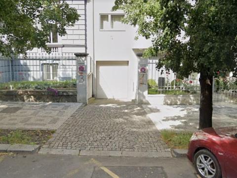Pronájem garážového stání, Praha - Bubeneč, Ovenecká, 15 m2