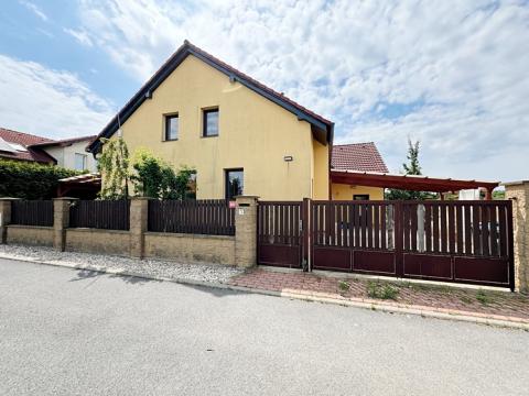 Pronájem bytu 2+kk, Šestajovice, Žitná, 38 m2