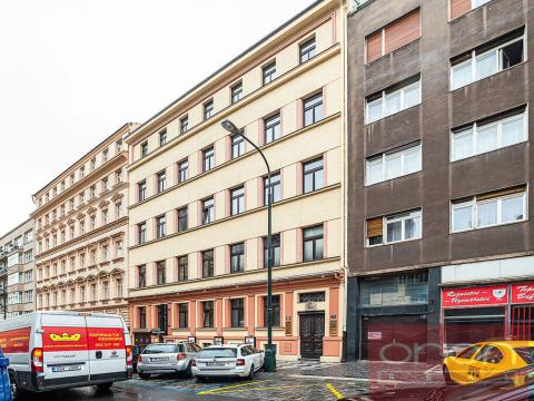 Pronájem garážového stání, Praha - Nové Město, Štěpánská, 12 m2