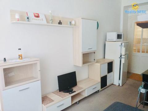 Pronájem bytu 1+kk, Praha - Vršovice, Bulharská, 25 m2