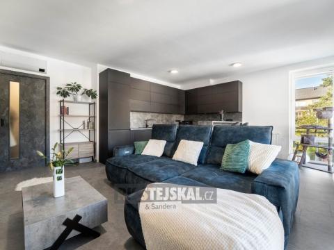 Prodej bytu 2+kk, Hluboká nad Vltavou, U Parku, 69 m2