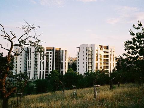 Pronájem garážového stání, Praha - Hrdlořezy, V třešňovce, 15 m2