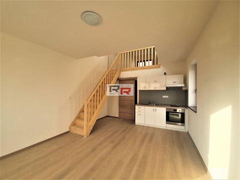 Pronájem bytu 1+kk, Šternberk, Hlavní náměstí, 43 m2