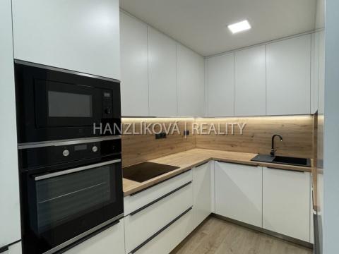 Pronájem bytu 2+kk, České Budějovice, Branišovská, 52 m2