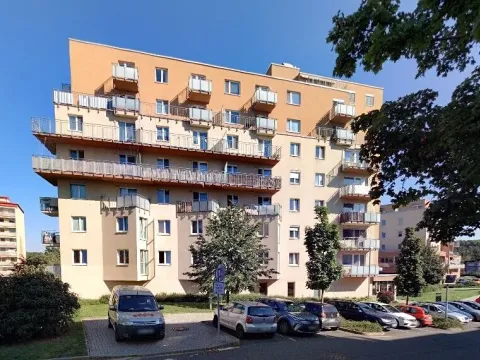 Pronájem garážového stání, Praha - Hostivař, náměstí Přátelství, 15 m2