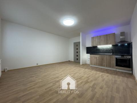 Pronájem bytu 1+kk, Ústí nad Labem, Spartakiádní, 32 m2