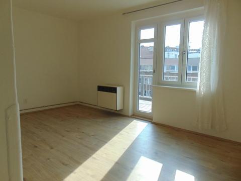 Pronájem bytu 1+kk, Praha - Nusle, Kloboučnická, 35 m2