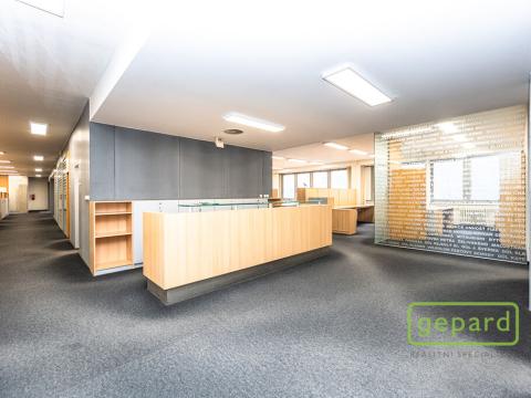 Pronájem kanceláře, Praha - Motol, Plzeňská, 653 m2