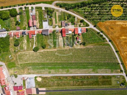 Prodej komerčního pozemku, Bořetice, 2210 m2