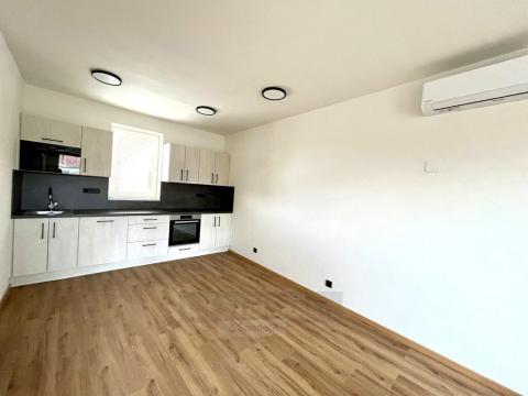 Pronájem bytu 2+kk, Kamenný Újezd, Budějovická, 42 m2