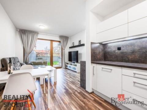 Prodej bytu 2+kk, Oslavany, náměstí 13. prosince, 48 m2