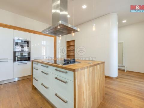 Pronájem bytu 3+1, Praha - Dejvice, Kafkova, 105 m2