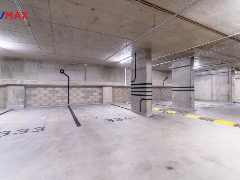 Pronájem garážového stání, Praha - Vysočany, Fafkových, 15 m2