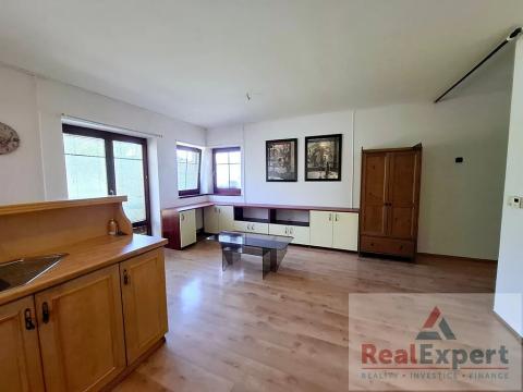 Pronájem bytu 1+kk, Jesenice, Za Rybníkem, 37 m2
