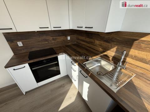 Prodej bytu 2+1, Sázava, Školská, 56 m2