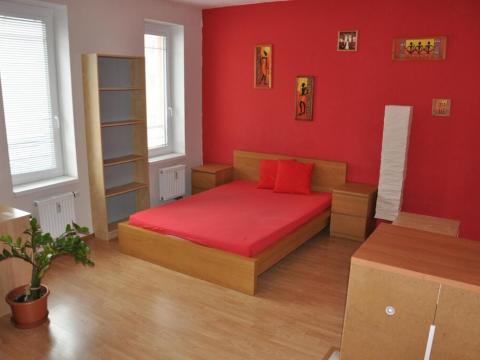 Pronájem bytu 1+kk, Praha - Košíře, Plzeňská, 31 m2