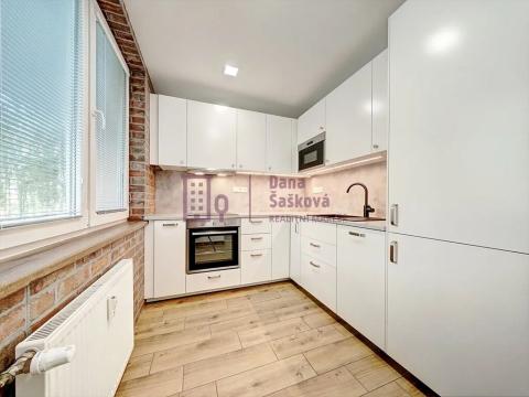 Pronájem bytu 2+1, Jindřichův Hradec, sídliště Vajgar, 57 m2