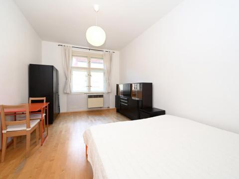 Pronájem bytu 1+kk, Praha - Vršovice, Bulharská, 34 m2