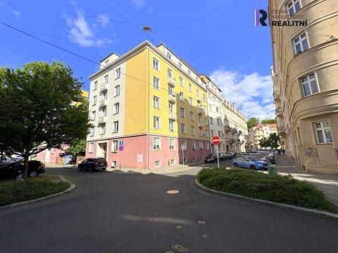 Pronájem bytu 2+1, Karlovy Vary, K. Čapka, 56 m2