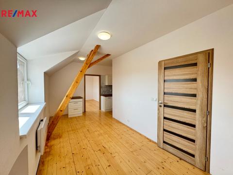 Pronájem bytu 2+kk, Dobříš, Plk. B. Petroviče, 40 m2