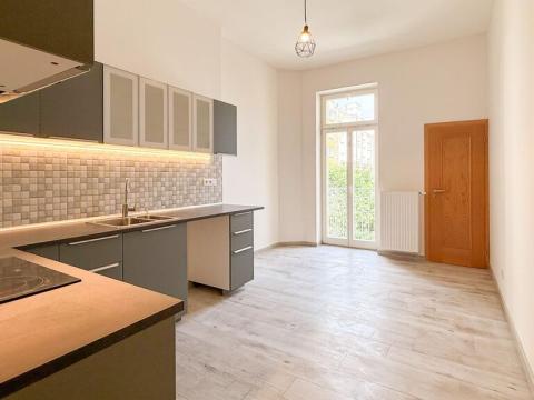 Pronájem bytu 2+kk, Praha - Karlín, Křižíkova, 55 m2