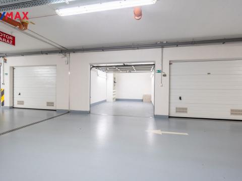 Pronájem garáže, Praha - Smíchov, U Nikolajky, 20 m2