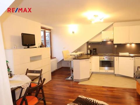 Pronájem bytu 1+kk, Praha - Žižkov, Buchovcova, 32 m2