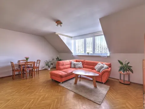 Prodej bytu 2+kk, Šanov, Komenského, 66 m2