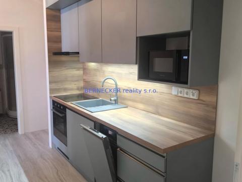Pronájem bytu 2+1, Hradec Králové, Švehlova, 75 m2