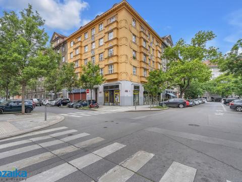 Pronájem bytu 3+1, Praha - Bubeneč, Eliášova, 100 m2