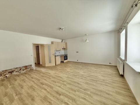 Pronájem bytu 2+1, Krnov - Pod Bezručovým vrchem, Mikulášská, 70 m2