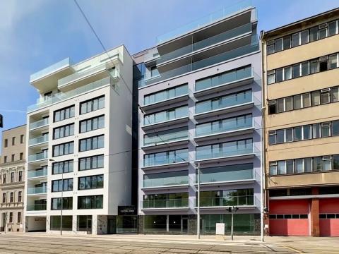 Pronájem garážového stání, Brno, Lidická, 13 m2