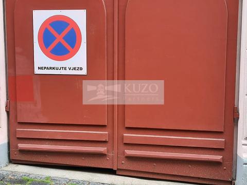 Pronájem garážového stání, Praha - Vinohrady, Mánesova, 10 m2