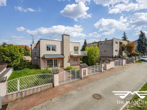 Prodej rodinného domu, Praha - Kbely, Kosmonoská, 220 m2