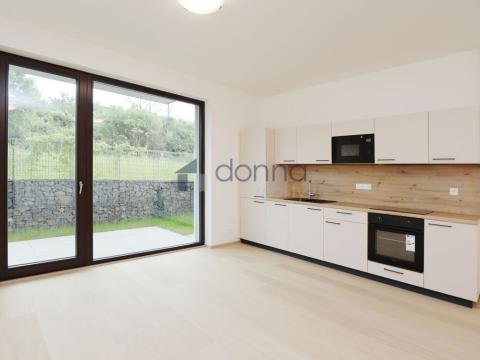 Pronájem bytu 1+kk, Praha, V třešňovce, 40 m2