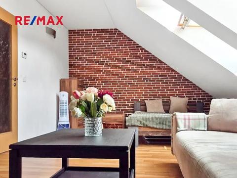 Pronájem bytu 1+kk, Praha - Holešovice, U Uranie, 46 m2