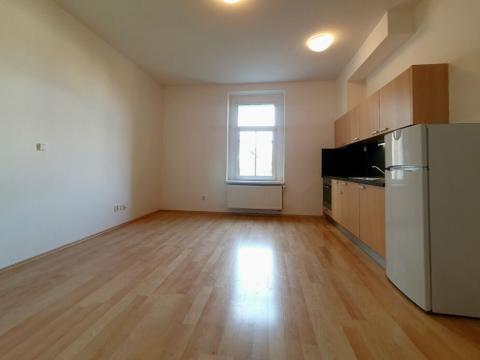 Pronájem bytu 1+kk, Praha - Vysočany, Vysočanské náměstí, 32 m2