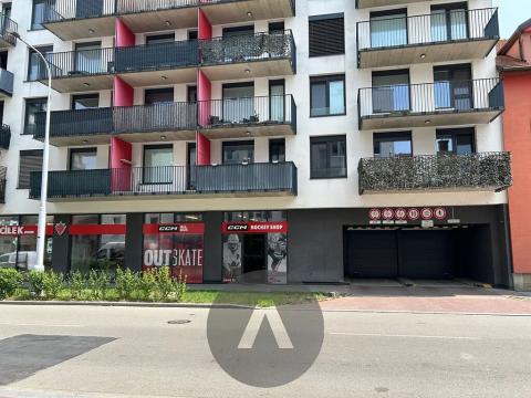 Pronájem garážového stání, Brno, U Červeného mlýna, 16 m2