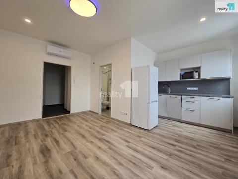 Pronájem bytu 1+kk, Praha - Bubeneč, Korunovační, 23 m2