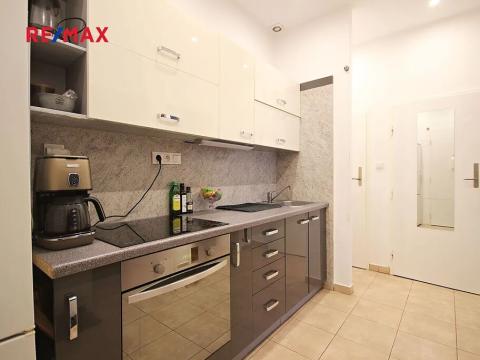 Pronájem bytu 2+kk, Praha - Nusle, Na Pankráci, 43 m2