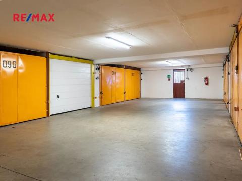 Prodej garáže, Praha - Řepy, Makovského, 18 m2