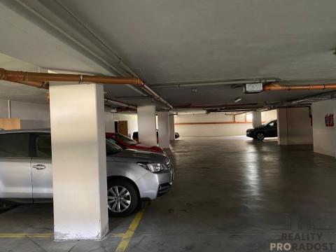 Pronájem garážového stání, Olomouc, Topolová, 16 m2