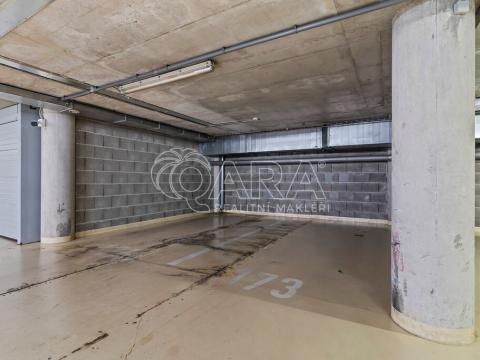 Prodej garážového stání, Praha - Vršovice, Vršovická, 13 m2