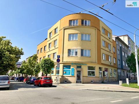 Pronájem bytu 1+kk, Plzeň - Doubravka, Habrmannovo náměstí, 33 m2