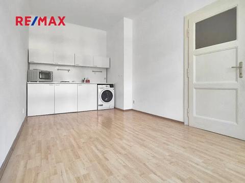 Pronájem bytu 1+1, Praha - Smíchov, Fráni Šrámka, 47 m2