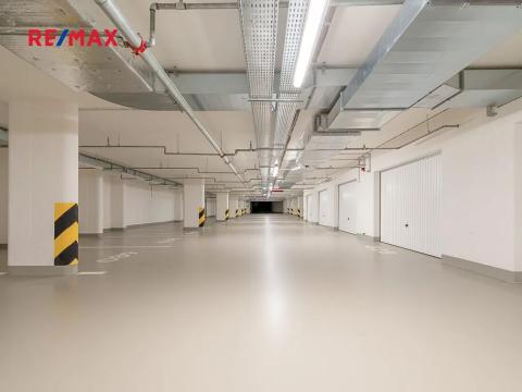 Pronájem garážového stání, Praha - Hloubětín, Poděbradská, 18 m2